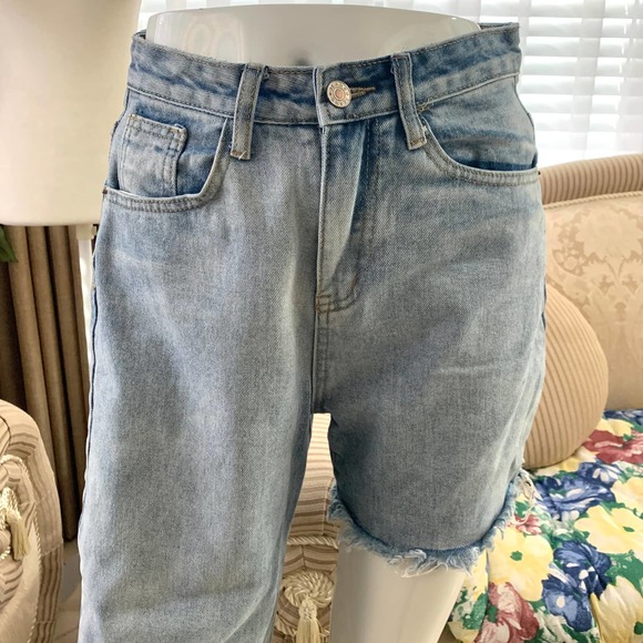 3/$15 Patchwerk Asymmetric Cut Jeans in Light Wash - Picture 2 of 10